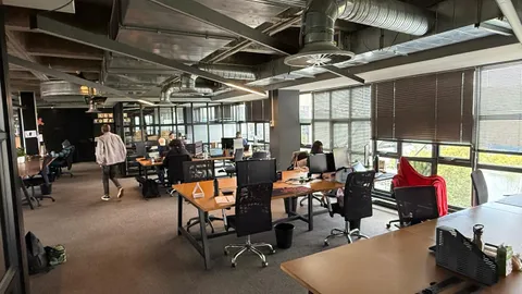 Office to let in Rosebank (14).